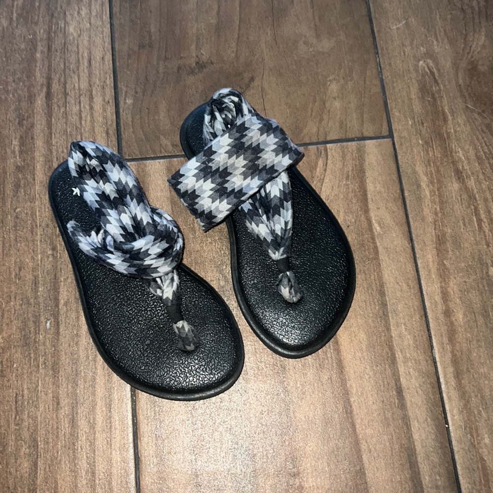 Sanuk kids sandal size 11-12